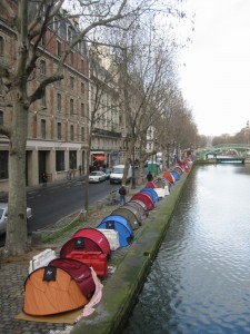 Zelte am Canal St Martin in Paris