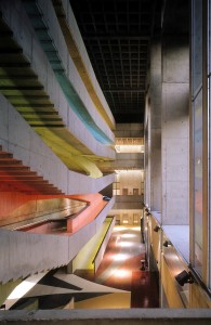 Die sechsstöckige Eingangshalle des Centre National de la Danse