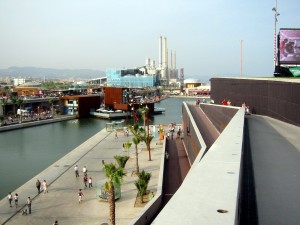 Der neue Osten von Barcelona; der zukünftige Yachthafen in seinen industriellen Kontext